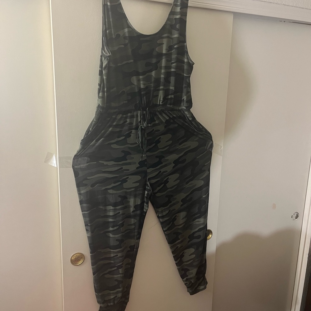 Derek Heart Plus size Women’s Camo Stretch Sleeveless  Jumpsuit 3XL
